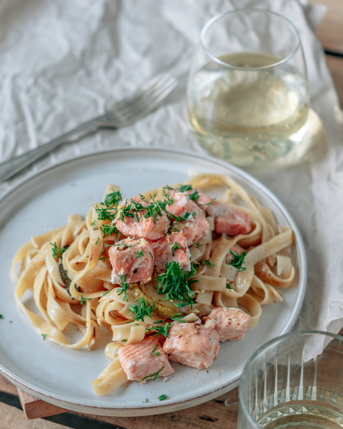 Salmon pasta with white wine sauce - chili & tonic
